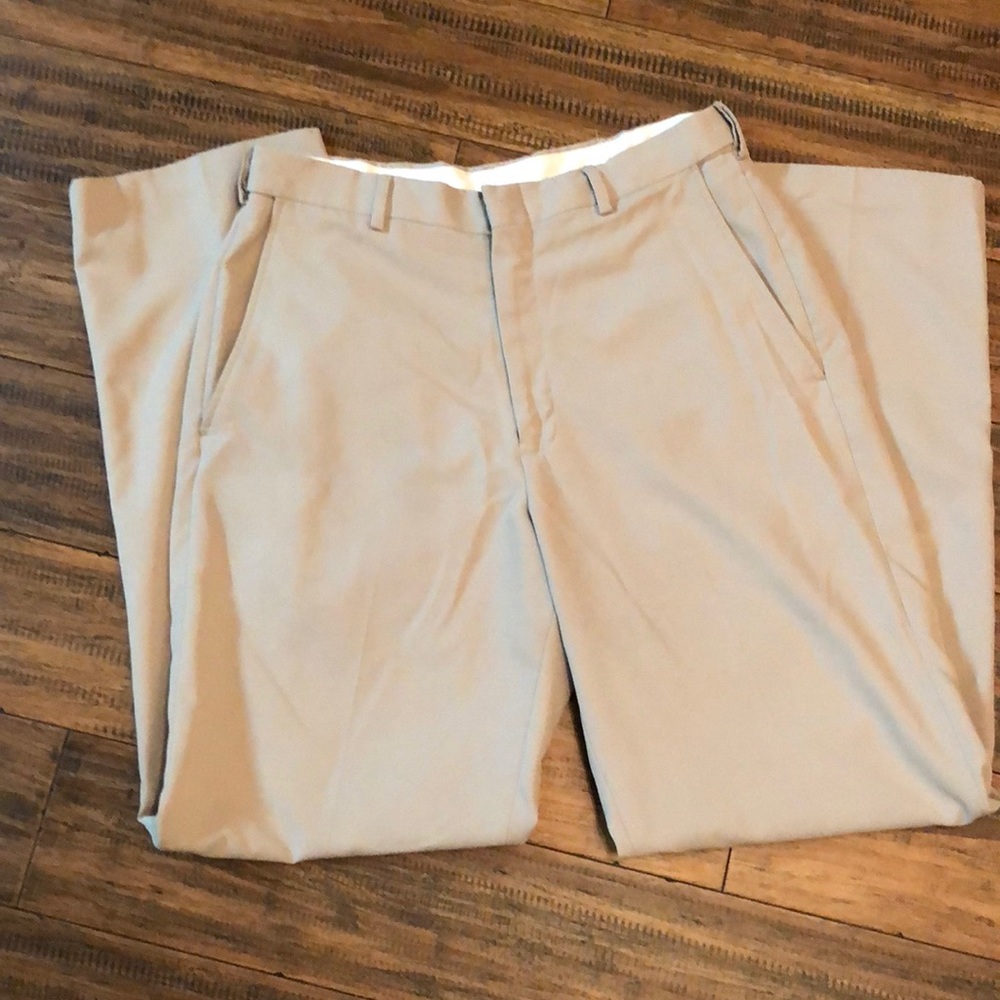 Khaki. 32x32. Hagar Dress Pants. Donated